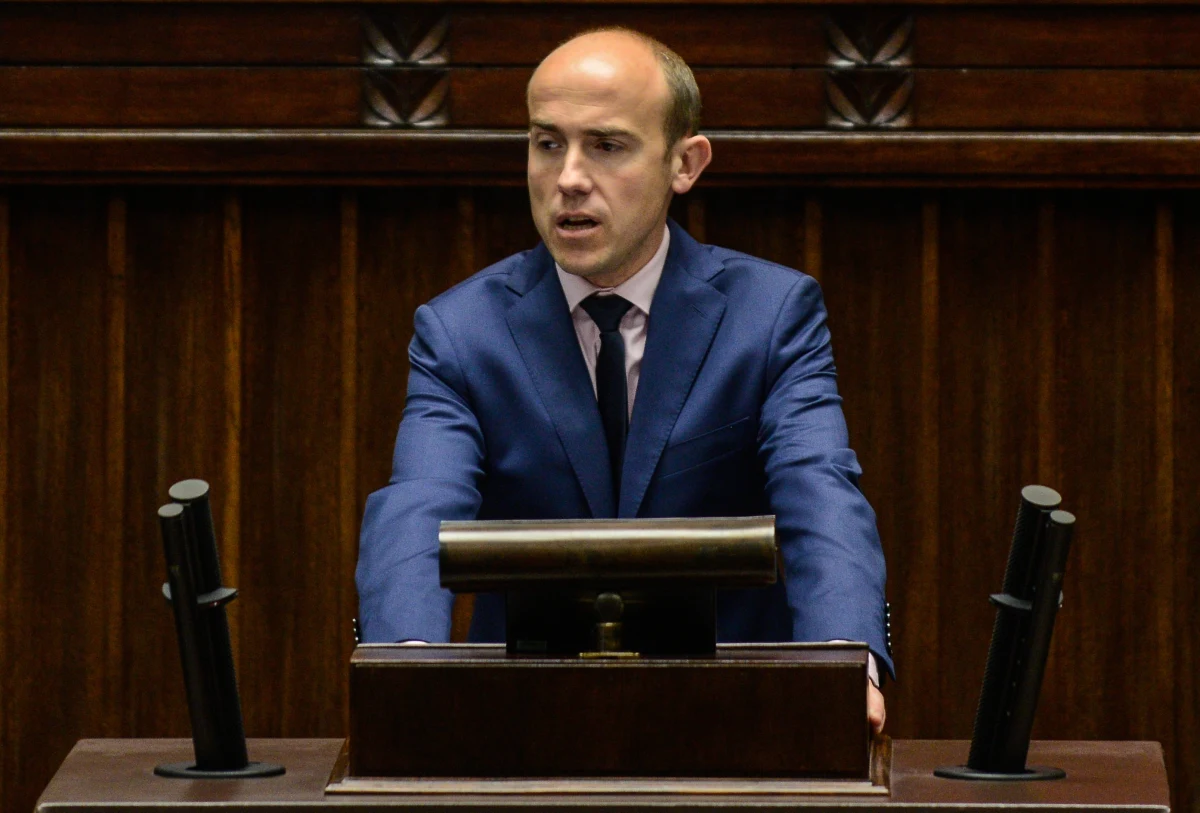 ​"Reforma procedury karnej musi wejść w życie w lipcu. Będziemy rozmawiać z prokuratorami i sędziami o ich zastrzeżeniach" - mówi RMF FM minister sprawiedliwości Borys Budka. To odpowiedź szefa resortu na apel Prokuratury Generalnej o pilne wsparcie finansowe, zwiększenie liczby asystentów i przeprowadzenie informatyzacji prokuratur. "Bez wsparcia nie będziemy w stanie wykonywać nowych zadań" - mówią śledczy.