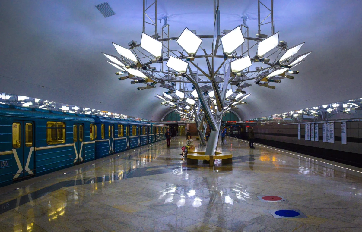 Prezentacją zabytkowych pociągów specjalnych Moskwa uczci przypadającą jutro 80. rocznicę swojego metra. Otwarto je uroczyście 15 maja 1935 roku, a dziś jest ono jedną z wielkich atrakcji rosyjskiej metropolii.