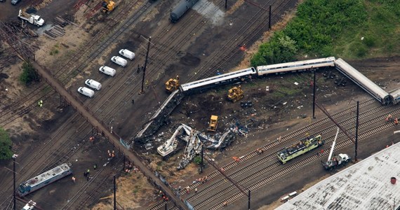 Do ośmiu wzrosła liczba ofiar śmiertelnych wypadku pociągu, który wykoleił się we wtorek w Filadelfii. Z dotychczasowych ustaleń wynika, że pociąg wchodząc w ostry zakręt jechał dwa razy szybciej, niż było to dozwolone.