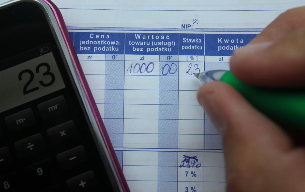 Niemal 8 proc. zobowiązań handlowych polskich firm płaconych jest 120 i więcej dni po terminie wymagalności. W krajach UE gorzej jest tylko w Grecji i Portugalii - donosi "Rzeczpospolita". 