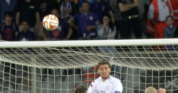 Sevilla z Grzegorzem Krychowiakiem i Dnipro Dniepropietrowsk zagrają 27 maja na Stadionie Narodowym w Warszawie w finale piłkarskiej Ligi Europejskiej. Hiszpański zespół w półfinałowym rewanżu pokonał Fiorentinę 2:0, a ukraiński okazał się lepszy od Napoli 1:0. 