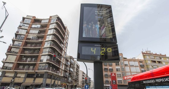 Hiszpania i Portugalia przeżywają falę upałów, spotykanych w tych krajach zazwyczaj w środku lata. Temperatura w wielu hiszpańskich i portugalskich miastach przekroczyła w ostatnich dniach 40 stopni.
