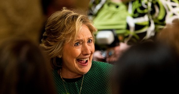 Na głowę byłej Pierwszej Damy USA Hillary Clinton posypały się gromy za słowa, jakie padły podczas jednego ze spotkań podczas promocji książki „Hard Choices”. Clinton, która chce się ubiegać o urząd prezydenta Stanów Zjednoczonych, miała powiedzieć, że 14 lat temu ona i jej mąż byli…biedni.  