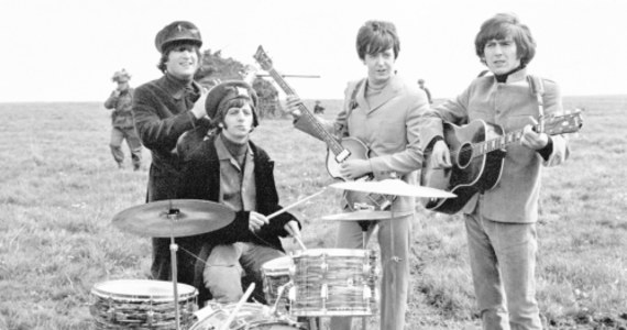 Elektryczna gitara Mastersound z 1963, która należała do członka legendarnego zespołu The Beatles, George'a Harrisona, została sprzedana na aukcji w Nowym Jorku za 490 tys. dolarów. Instrument trafi do anonimowego kolekcjonera. 