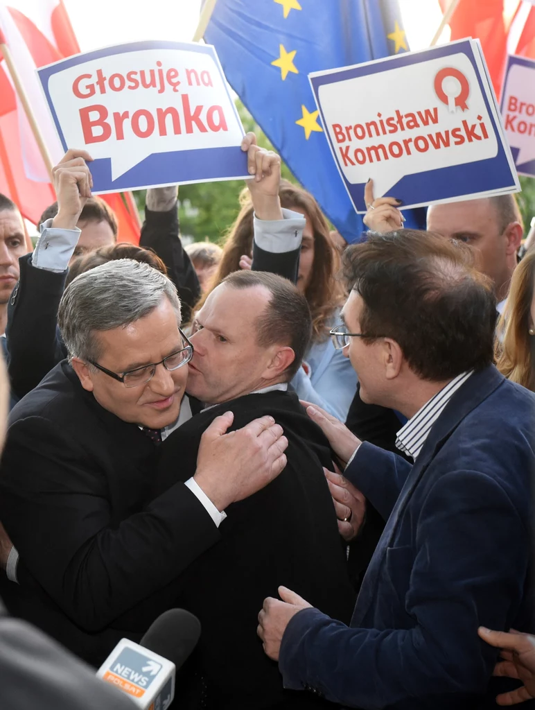 Andrzej Hadacz i Bronisław Komorowski przed debatą prezydencką