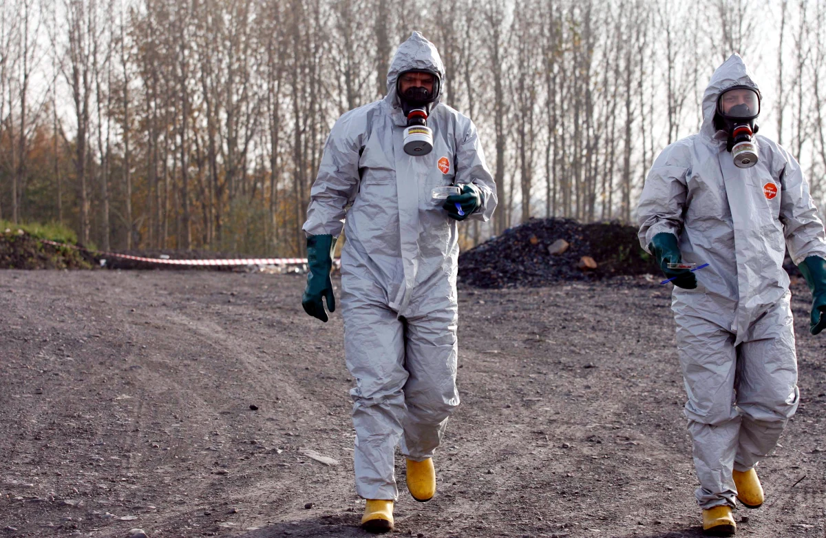 W jednym z magazynów przy ul. św. Michała w Poznaniu może znajdować się prawie 10 tysięcy ton substancji nieznanego pochodzenia  - pisze „Głos Wielkopolski”. „Jeżeli coś się zacznie dziać z tymi substancjami, to trzeba będzie pół miasta ewakuować” - ostrzega osoba zaangażowana w śledztwo.