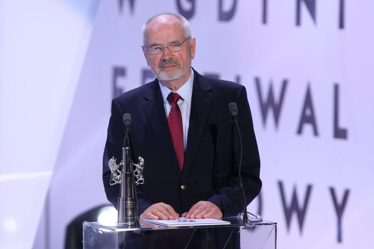 21 maja Sylwester Chęciński kończy 85 lat. Reżyser jest najbardziej znany jest z trylogii „Sami swoi”, „Nie ma mocnych” i „Kochaj albo rzuć”. We Wrocławiu rozpoczęło się kilkudniowe świętowanie tego okrągłego jubileuszu. 