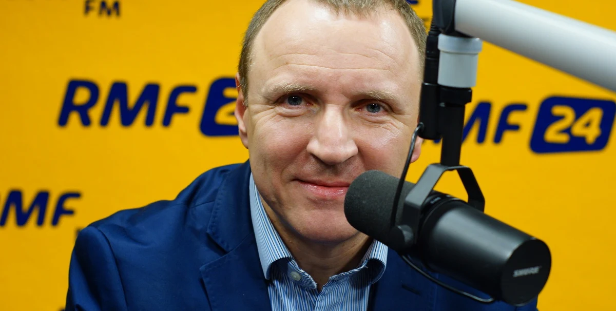 "Nic się nie odkształciło trwale po debacie. Gdyby dziś były wybory, to wygrałby je Andrzej Duda. Wbrew zachwytom sztabowców Komorowskiego, nie zrealizowali strategicznych rzeczy: dotarcie do wyborców Kukiza i byłych wyborców PO i Komorowskiego" - mówi w Kontrwywiadzie RMF FM były europoseł Jacek Kurski. "Nie wiem, czy agresywny Bronisław Komorowski, który atakował Andrzeja Dudę to było coś, co mogło przyciągnąć wyborców Kukiza. Nosiło mnie, żeby na niezwykle niskie i ordynarne zaczepki Komorowskiego odpowiadać" - dodaje. 