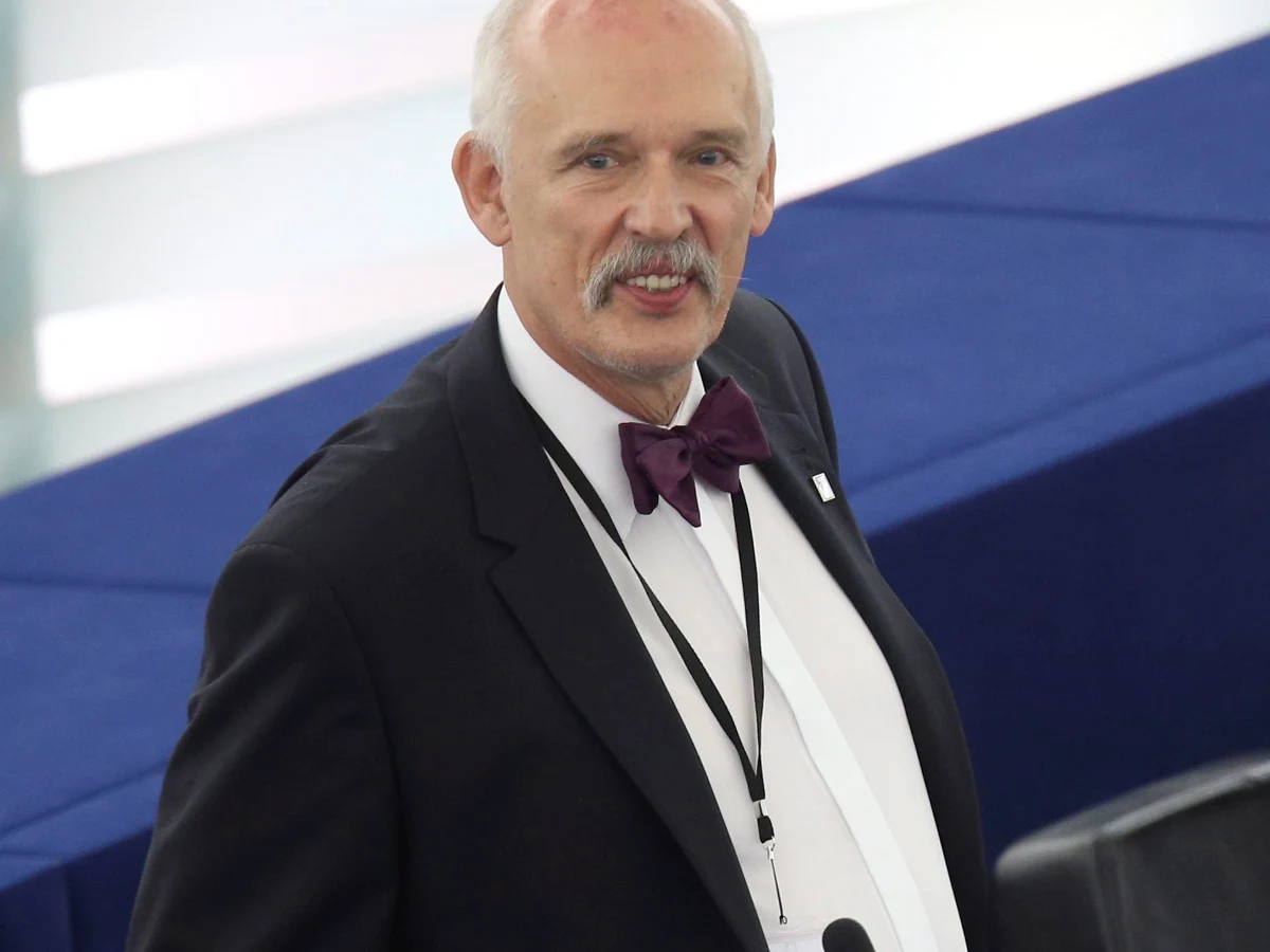 Parlament Europejski uchylił immunitet Januszowi Korwin-Mikkemu. Zrobił to na wniosek Prokuratury Okręgowej w Warszawie, która chce pociągnąć europosła do odpowiedzialności za spoliczkowanie Michała Boniego. Chodzi o incydent z lipca ubiegłego roku podczas zorganizowanego przez MSZ spotkania polskich europosłów. Zawiadomienie w tej sprawie złożył resort spraw zagranicznych, a prokuratura uznała, że doszło do naruszenia nietykalności cielesnej funkcjonariusza publicznego. Korwin-Mikkemu grozi do 3 lat więzienia. 