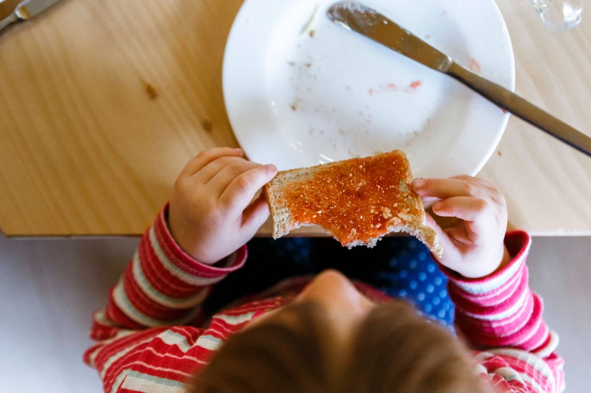 Instytut Żywności i Żywienia opublikował najnowsze badania dotyczące otyłości i nadwagi u polskich dzieci oraz dorosłych. Jest bardzo źle. Już ponad 22 proc. uczniów szkół podstawowych i gimnazjów w Polsce ma nadmierną masę ciała, informuje "Gazeta Wyborcza".