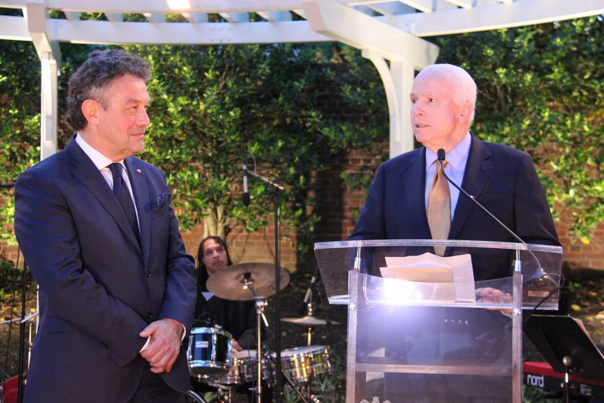 Senator John McCain odebrał nagrodę The White Eagle przyznawaną przez polskiego ambasadora w USA. Amerykański polityk został wyróżniony m.in. za przyjazny stosunek do Polski. 