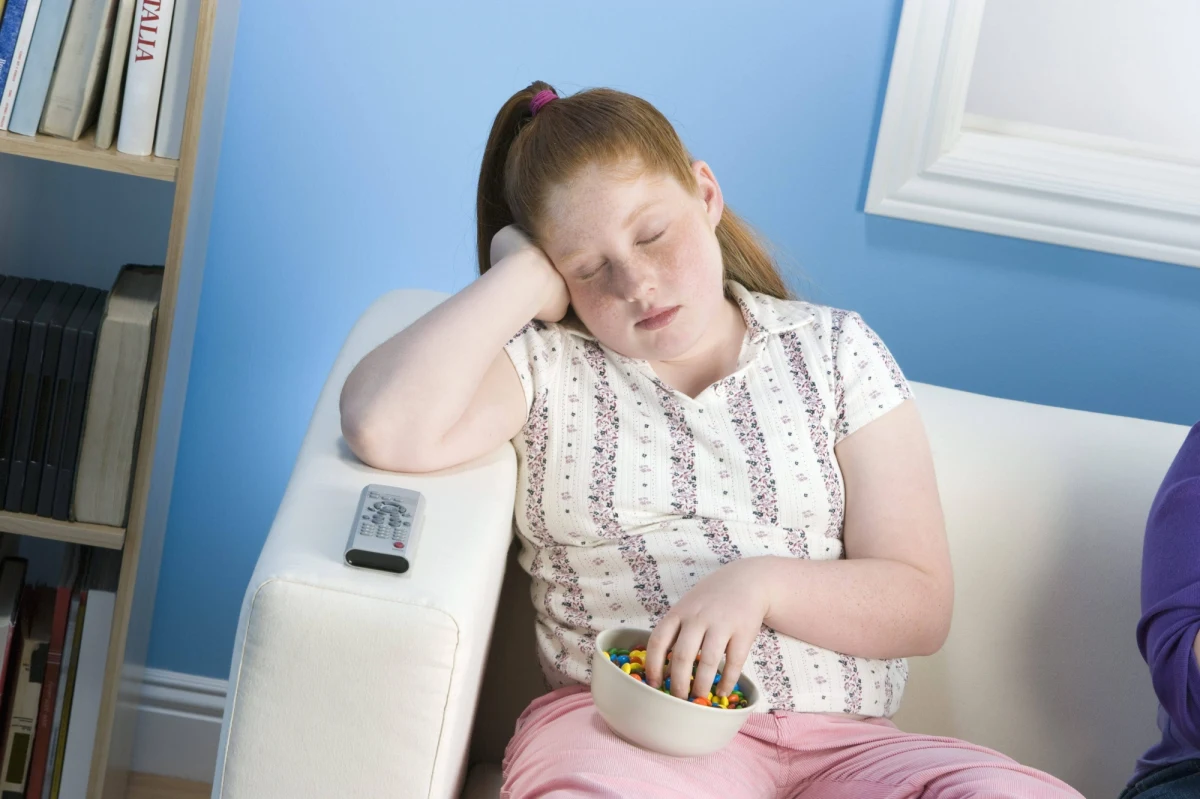 Nasze dzieci należą do najszybciej tyjących w całej Europie - alarmuje prof. Mirosław Jarosz z Instytutu Żywności i Żywienia w Warszawie. Z badań Instytutu wynika, że już 22,3 proc. uczniów szkół podstawowych i gimnazjów ma nadwagę lub jest otyłych. 22 maja obchodzony jest Europejski Dzień Walki z Otyłością. 