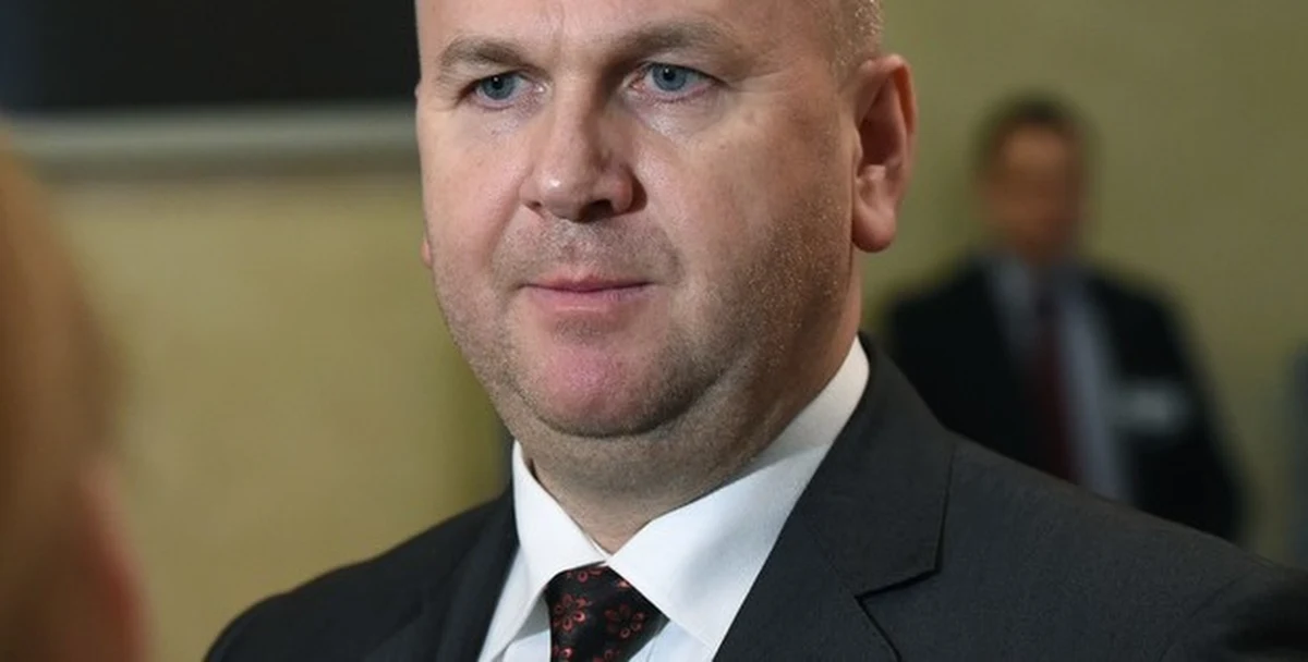 Szef CBA Paweł Wojtunik zapewnia, że nigdy nie posądzał byłego szefa MSW Bartłomieja Sienkiewicza o zlecenie podpalenia budki pod Ambasadą Rosyjską. Jak mówił, z jego nagranej rozmowy z Elżbietą Bieńkowską wyciąga się niewłaściwe wnioski. Szef Centralnego Biura Antykorupcyjnego zapowiedział, że jeszcze dziś złoży zawiadomienie do prokuratury w związku z nielegalnym podsłuchiwaniem jego rozmowy. 