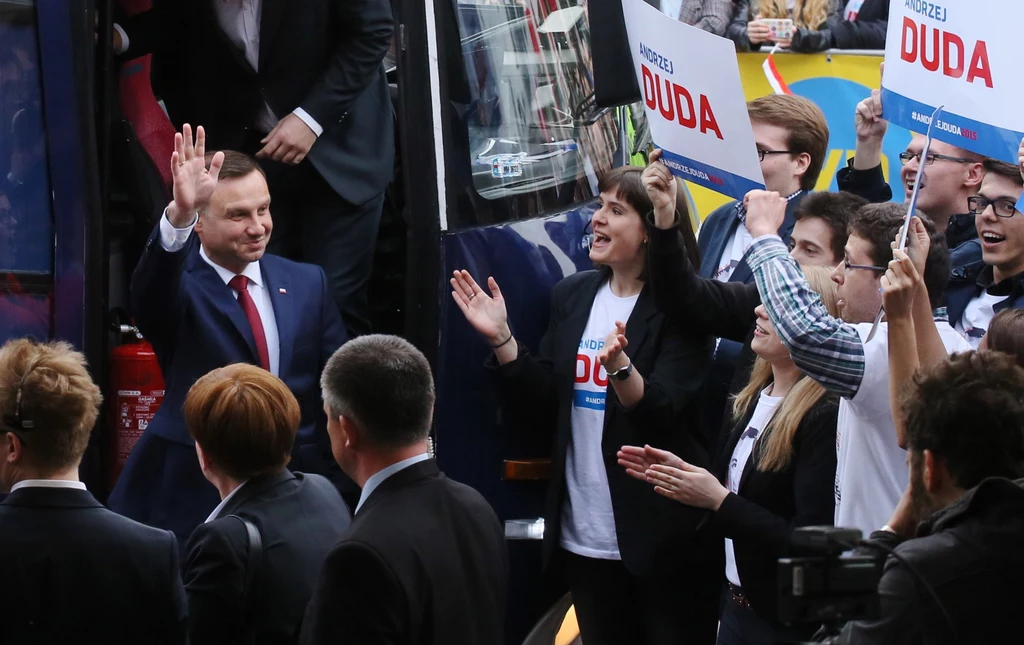 Andrzej Duda w drodze na debatę