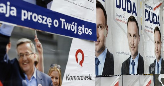 Ani wielotygodniowa kampania, ani żadna z przedwyborczych debat nie przyniosły zdecydowanego rozstrzygnięcia. Żaden z kandydatów do prezydentury nie uzyskał przewagi, która by mu pozwoliła ze spokojem czekać na wybory, dlatego obaj uwijają się dziś po Polsce do ostatnich chwil przed ciszą wyborczą. Co będzie potem?