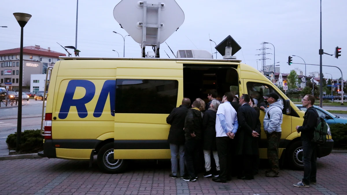 Sondażowe wyniki głosowania, komentarze, relacje ze sztabów obu kandydatów... oraz trzech miejscowościach, w których I wyborcza tura przyniosła zaskakujące rozstrzygnięcia. W najbliższą niedzielę (24 maja) zapraszamy na "Wieczór wyborczy w Faktach RMF FM". Startujemy godzinę przed zamknięciem lokali wyborczych, czyli o 20:00. "Wieczór wyborczy" poprowadzą Tomasz Staniszewski i Konrad Piasecki.