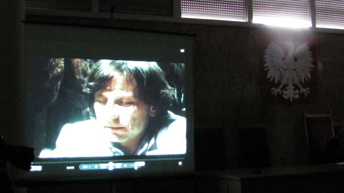 Krakowski sąd odroczył do połowy września rozprawę w sprawie ewentualnej ekstradycji Romana Polańskiego do Stanów Zjednoczonych. Dokładny termin kolejnej rozprawy ma być wyznaczony później – zapowiedział sędzia Dariusz Mazur. Sam reżyser na posiedzenie nie został wezwany - złożył już wyjaśnienia w lutym. 