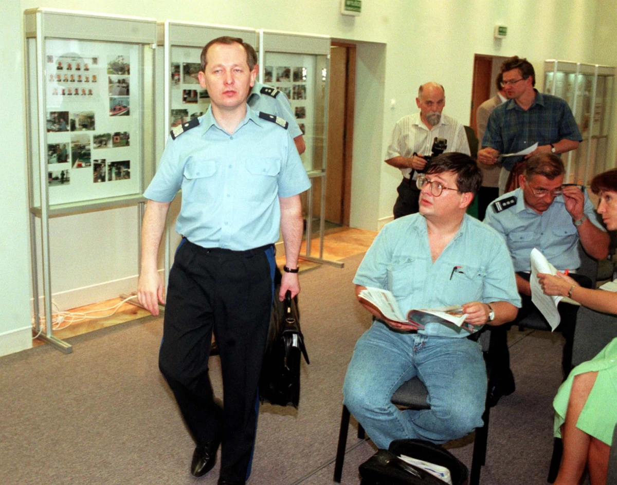 „Gazeta Wyborcza” poznała szczegóły aktu oskarżenia ws. zabójstwa generała Marka Papały. „Łódzka prokuratura apelacyjna stwierdziła, że odpowiedź na pytanie: „Kto zabił Papałę?” jest prosta i policja była na jej tropie już na drugi dzień po zabójstwie” – czytamy w weekendowym wydaniu dziennika. 