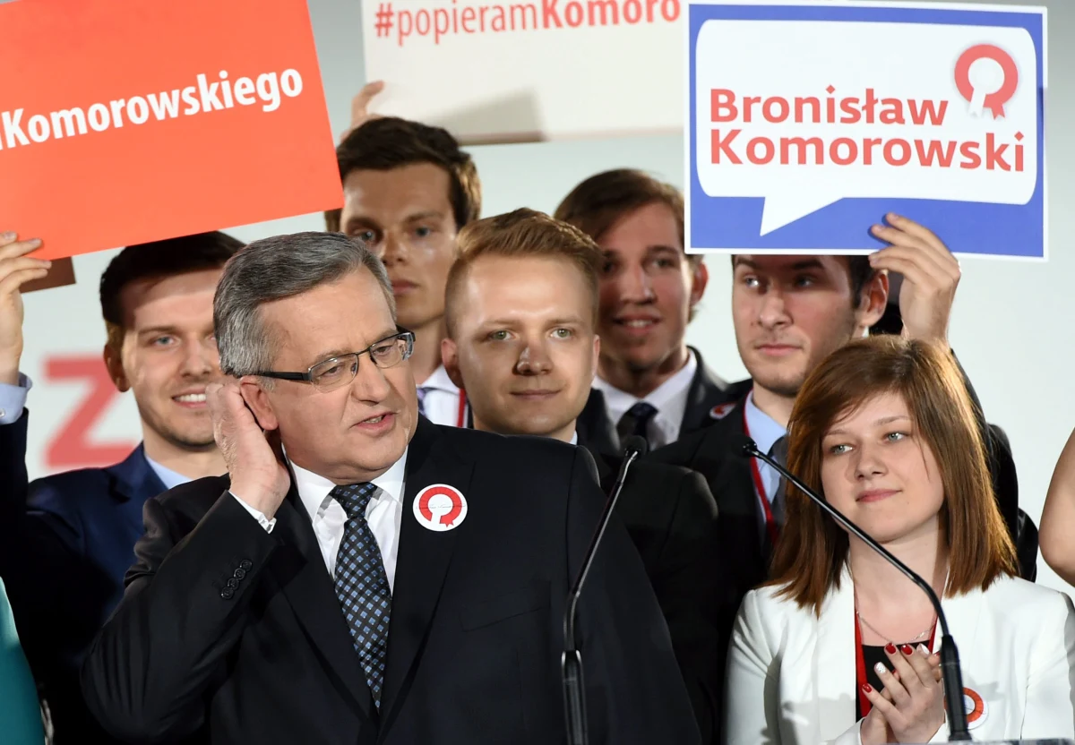 "Nie udało się tym razem, tak zdecydowali obywatele Polski wolnej, Polski demokratycznej" - powiedział Bronisław Komorowski, który zgodnie z wynikami sondażu Ipsos dla TVP, TVN24 i Polsat News przegrał w drugiej turze wyborów prezydenckich z Andrzejem Dudą. Kandydat PiS otrzymał 53,0 proc. głosów. Popierany przez PO Komorowski uzyskał 47,0 procent. 