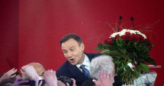 "Andrzej Duda zebrał większość głosów wśród rolników, robotników, uczniów i studentów, wśród osób bezrobotnych, emerytów i rencistów" - wynika z sondażu Ipsos, przeprowadzanego dla TVP, TVN24 i Polsat News.