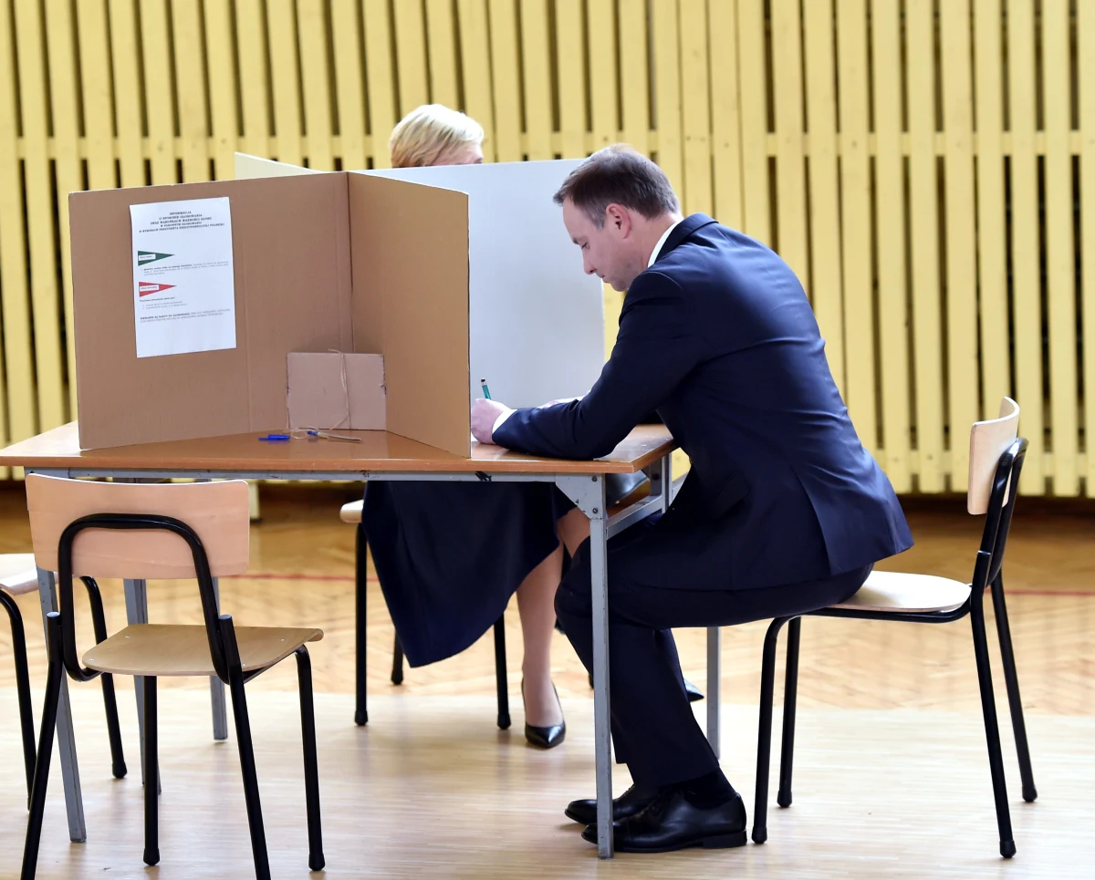 "Zwycięstwo Andrzeja Dudy w wyborach prezydenckich to chyba najbardziej spektakularna kariera polityczna w dziejach III RP" - powiedział politolog prof. Antoni Dudek. W jego ocenie to także "początek nowej epoki w dziejach politycznych III Rzeczypospolitej".