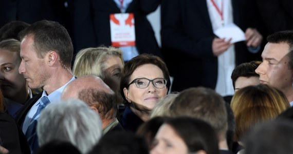 Premier Ewa Kopacz zadeklarowała w niedzielę wieczorem, że współpraca między jej rządem a Andrzejem Dudą, który według sondażowych wyników wygrał II turę wyborów prezydenckich, będzie jak najlepsza. "By ostatnie miesiące tej kadencji były jak najbardziej owocne" - dodała. 