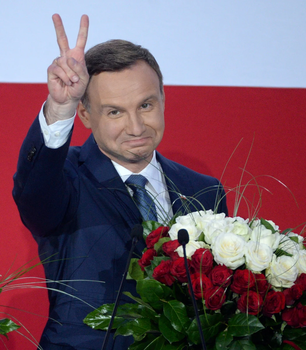 Brytyjskie media w kategorii niespodzianki odnotowują zwycięstwo Andrzeja Dudy w drugiej turze wyborów prezydenckich.  BBC podkreśla, że to duże zaskoczenie a jednocześnie ostrzeżenie dla premier Ewy Kopacz w kontekście jesiennych wyborów parlamentarnych. 