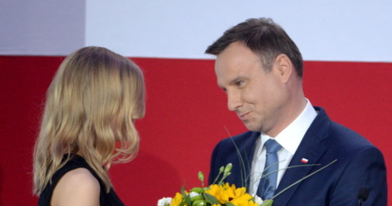 Zwrot na prawo, zwycięstwo ultranacjonalisty -  tak włoskie media oceniają wynik wyborów prezydenckich w Polsce, które wygrał Andrzej Duda. Według włoskich mediów to zapowiedź tego, co jesienią przyniosą wybory parlamentarne. 