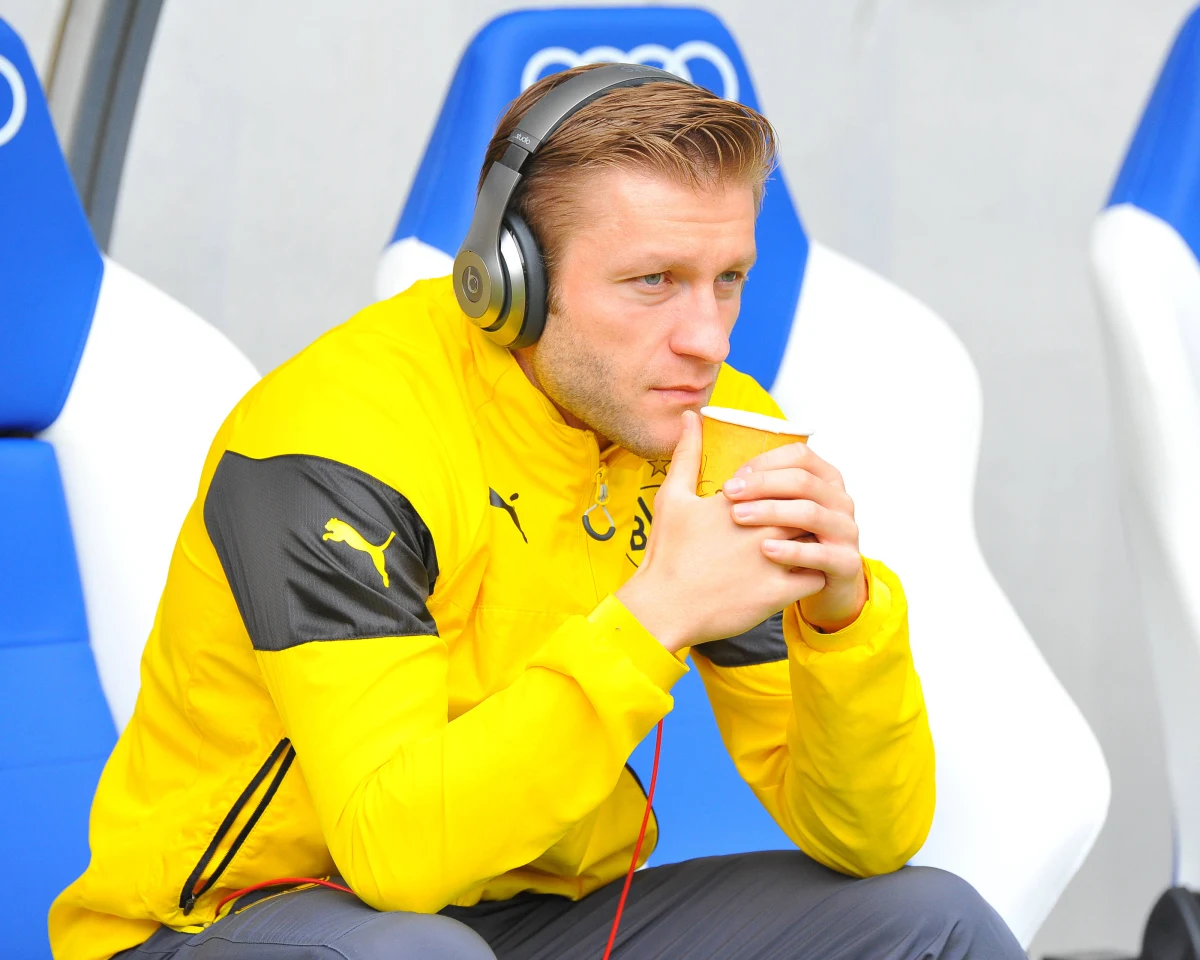 Jakub Błaszczykowski wraca do reprezentacji Polski. Pomocnik Borussi Dortmund znalazł się na liście piłkarzy powołanych przez Adama Nawałkę na mecz z Gruzją w eliminacjach Euro 2016 i towarzyskie spotkanie z Grecją. Zaproszenia na zgrupowanie trafiły na razie do zawodników z lig zagranicznych. Na liście mamy 18 nazwisk.