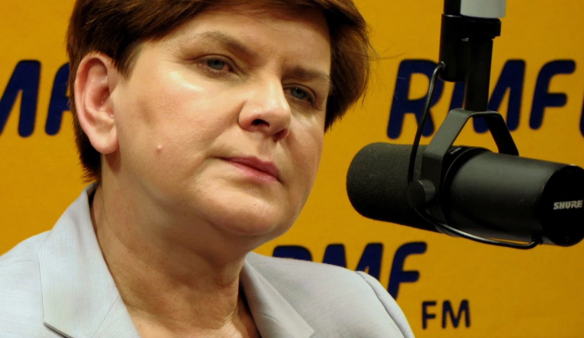 „Do końca nie dochodzi do mnie ten sukces, ale cieszę się. Jak startowaliśmy, to nikt nam nie dawał szans” – mówi gość RMF FM szefowa sztabu Andrzeja Dudy Beata Szydło. „Andrzej jest szczęśliwy, ale też bardzo zmęczony. Widziałam wczoraj w nim radość połączoną z zaskoczeniem. Wszyscy byliśmy zaskoczeni” – dodaje. Zdaniem Szydło „było wiadomo, że przeciwnik nie jest łatwy”, ale jak się zaczyna brać udział w jakiś zawodach, to po to, żeby je zwyciężyć. „Startowaliśmy z bardzo niskiego poziomu rozpoznawalności Dudy. Nikt nie wierzył, Komorowski kpił sobie z przeciwnika” – komentuje Szydło. Pytana o BOR dla Dudy odpowiada: „Z tego co wiem, to jeszcze nie ma ochrony”. „Jarosław Kaczyński jest bardzo wzruszony i szczęśliwy. To jest ważne  wydarzenie dla PiS-u” – ocenia gość RMF FM. „To geniusz polityczny Jarosława Kaczyńskiego spowodował, że dziś prezydentem jest Duda” – mówi Beata Szydło. Prezes dzwonił z gratulacjami? „Byli w kontakcie” – odpowiada wiceprzewodnicząca PiS. „Dziś otwiera się droga do zwycięstwa w wyborach jesiennych. Trzeba walczyć o pełną pulę. Szansa jest bardzo, bardzo duża” – ocenia. „Przez 8 lat PO prowadziła agresywną walkę z nami. Dzisiaj poniosła za to karę. Kandydatem na premiera i premierem jesienią będzie Jarosław Kaczyński. Póki co jego doświadczenie się sprawdza” – mówi Szydło.