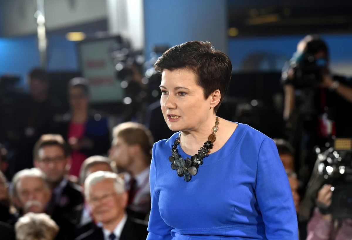 "To pierwszy prezydent RP, którego nie spotkałam wcześniej. Nie znam go" - mówi w Kontrwywiadzie RMF FM, o Andrzeju Dudzie, wiceszefowa PO i prezydent Warszawy Hanna Gronkiewicz-Waltz w odpowiedzi na pytania słuchaczy. "Na dzisiaj nic nie można powiedzieć o osobie, której się nie zna" - dodaje. Zdaniem Gronkiewicz-Waltz "trzeba mu dać pewien kredyt zaufania". "Jestem osobą, która jest raczej otwarta i zakłada, że każdy ma dobrą wolę służenia Polakom" - komentuje gość RMF FM.