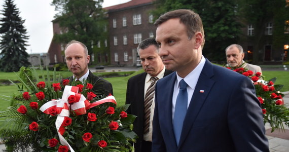 Na dzisiejszym posiedzeniu sztabu nie zapadną decyzje personalne dotyczące składu przyszłej kancelarii prezydenta - poinformował prezydent elekt Andrzej Duda. Powoli sobie to układam w głowie, proszę dać mi trochę czasu – powiedział.