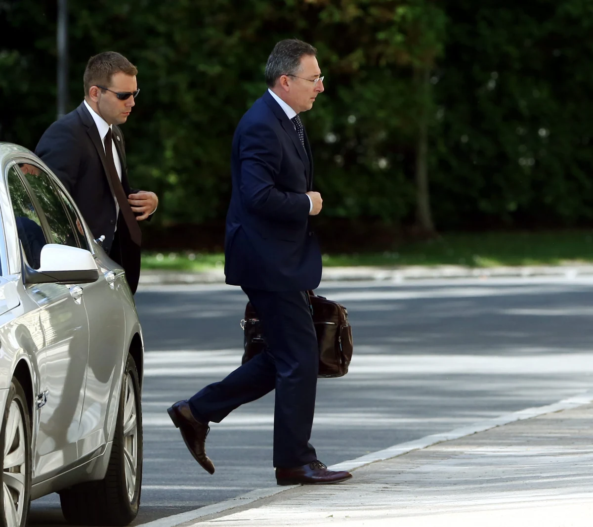 Były minister MSW, Bartłomiej Sienkiewicz, świeżo upieczony dyrektor eksperckiego Instytutu Obywatelskiego PO nawet nie ukrywa, że wnosi alkohol do biura. Tygodnik "ABC" publikuje zdjęcia, na których były minister  zapomniał o przepisach zabraniających wnoszenia alkoholu na teren zakładu pracy. Z puszką piwa, Bartłomiej Sienkiewicz spaceruje po ul. Wiejskiej w Warszawie i po chwili wchodzi do biura.