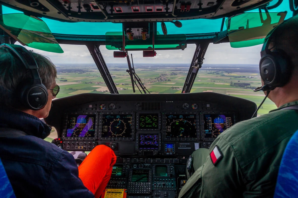 Rząd powinien się wstrzymać z podpisaniem umowy na zakup francuskich śmigłowców Caracal - uważa PiS i apeluje, by sprawą zająć się po jesiennych wyborach parlamentarnych. Zdaniem posłów tego klubu sprawa Caracali jest "nietransparentna". 