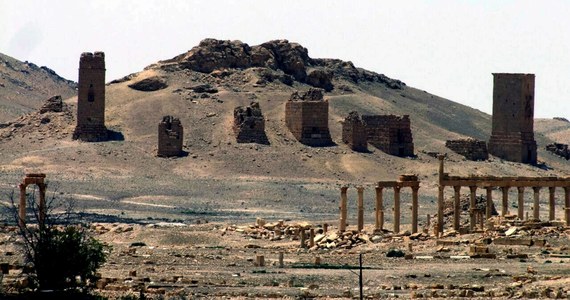 Dżihadyści Państwa Islamskiego (IS), którzy zajęli syryjską Palmirę, rozstrzelali co najmniej 15 mężczyzn w starożytnym amfiteatrze. Ściągnęli tam ludzi, by obserwowali egzekucję - podali działacze Syryjskiego Obserwatorium praw Człowieka.