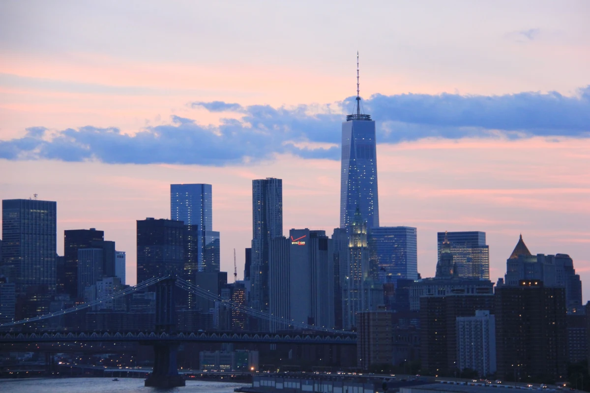 W piątek zostanie otwarte obserwatorium widokowe na szczycie nowego WTC. Prawie 14 lat po zamachach z 11 września 2001 roku turyści będą mogli sami przekonać się, jak wygląda Nowy Jork z perspektywy setnego, 101. i 102. piętra. Wycieczka na 3-poziomowy zamknięty punkt widokowy ma być doświadczeniem, jakiego goście odwiedzający Manhattan dotąd nie mieli okazji przeżyć. 