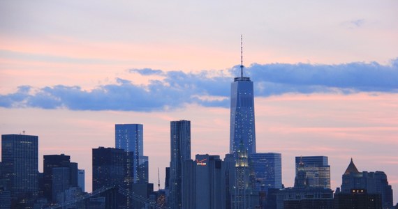 W piątek zostanie otwarte obserwatorium widokowe na szczycie nowego WTC. Prawie 14 lat po zamachach z 11 września 2001 roku turyści będą mogli sami przekonać się, jak wygląda Nowy Jork z perspektywy setnego, 101. i 102. piętra. Wycieczka na 3-poziomowy zamknięty punkt widokowy ma być doświadczeniem, jakiego goście odwiedzający Manhattan dotąd nie mieli okazji przeżyć. 