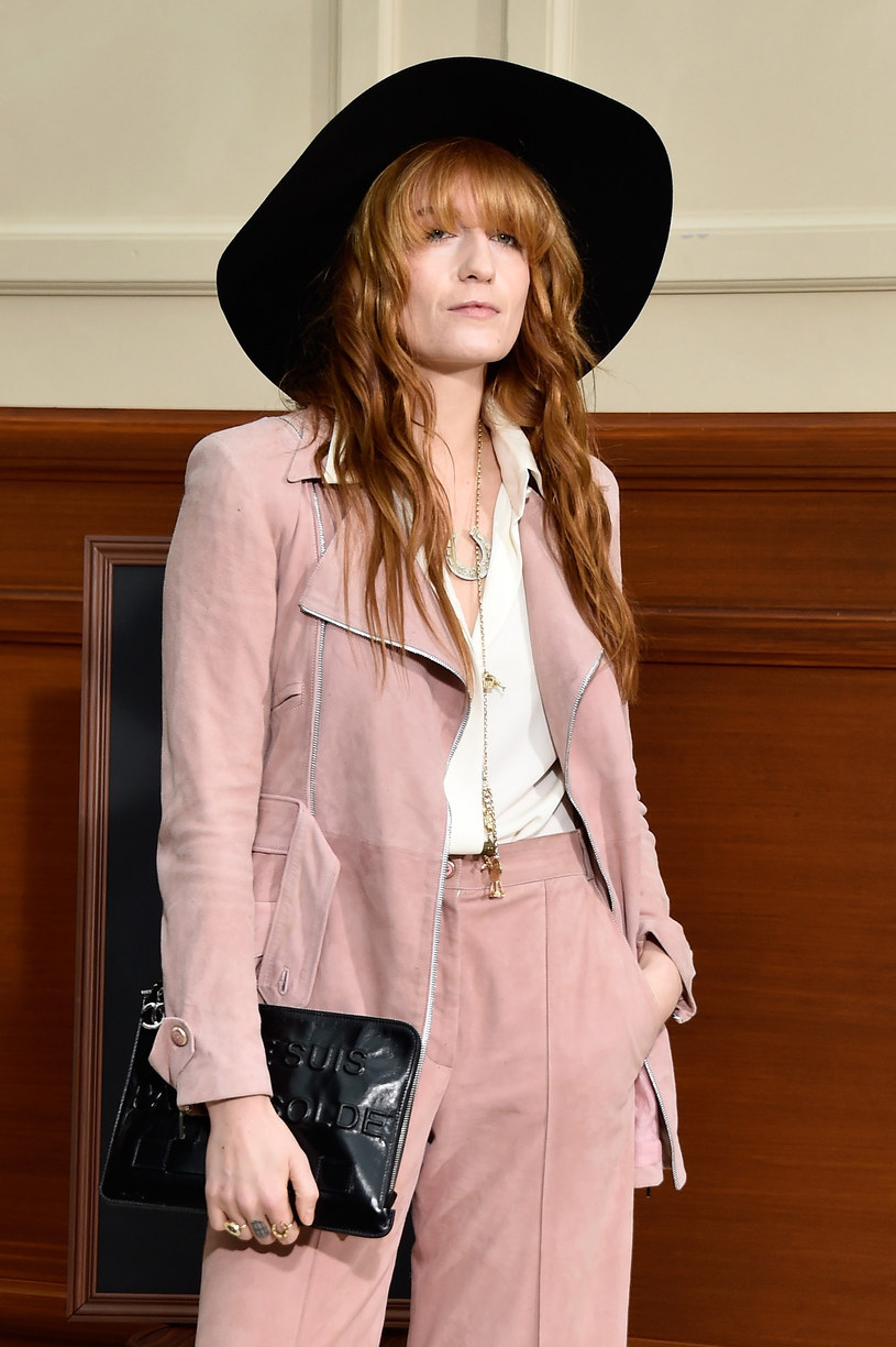 Wokalistka brytyjskiej grupy Florence & The Machine wspomina w mediach swoje pierwsze spotkanie z Neilem Youngiem. Muzyk zdziwił się na jej widok, ponieważ był przekonany, że Florence Welch to mężczyzna. 