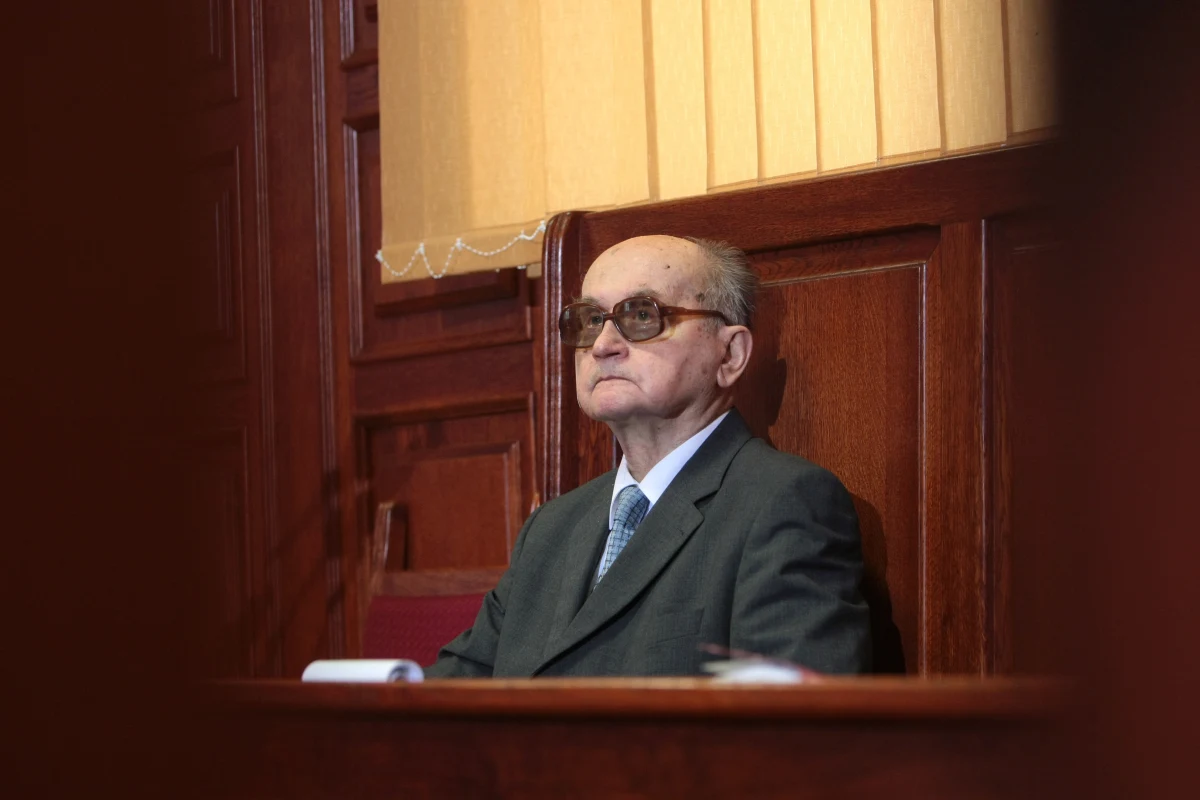 Borys Lankosz - reżyser obsypanego nagrodami "Rewersu" i "Ziarna Prawdy" - pracuje nad filmem fabularnym o Wojciechu Jaruzelskim. Podstawą scenariusza będzie książka Pawła Kowala i Mariusza Cieślika "Jaruzelski. Życie paradoksalne".