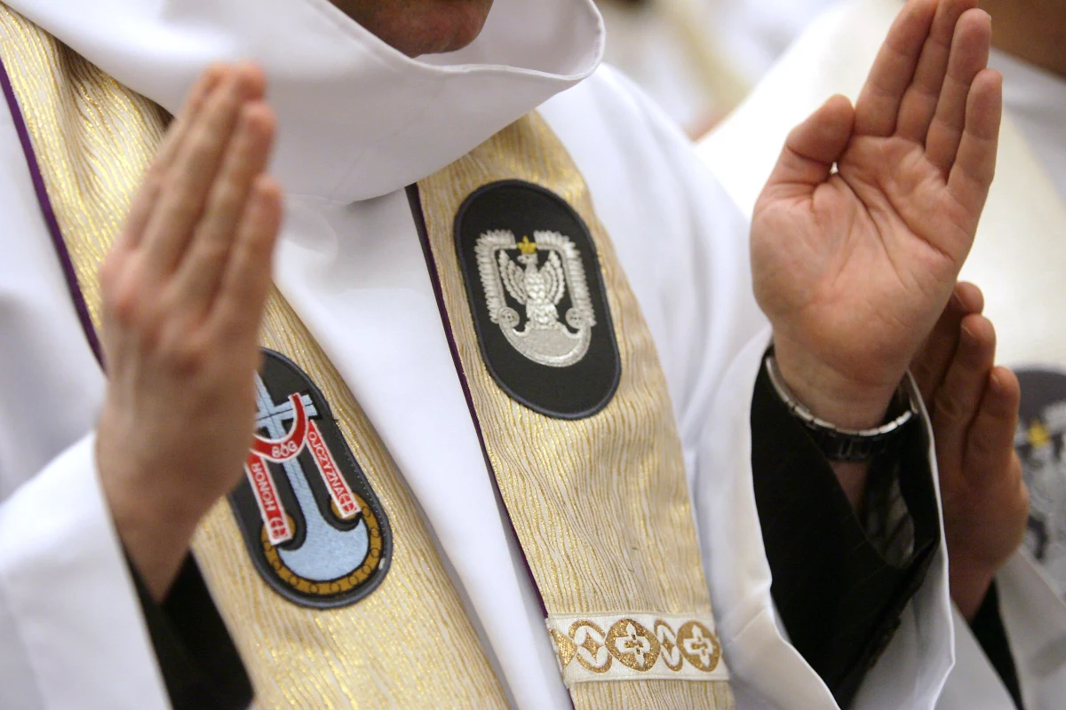 „W polskim Kościele obowiązują już nowe zasady postępowania w sprawach molestowania seksualnego nieletnich” – ujawnia „Rzeczpospolita”. Watykan zatwierdził te normy i zezwolił na ich publikację. 