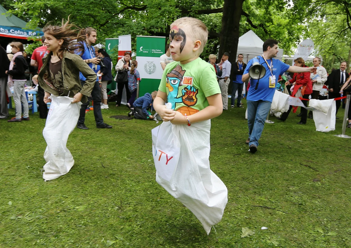 Już jutro 1 czerwca, czyli Dzień Dziecka. W Faktach RMF FM i na łamach "Dziennika Gazety Prawnej" nasze pociechy w roli głównej. Zapytamy GUS jaki wyglądać będzie Polska za 10, 15 lat? Jakie szanse na dobre wykształcenie i pracę będzie miał nasz mały Jaś. Sprawdzimy, jak w polskich domach przekazuje się dzieciom wiedzę o wartości pieniądza. Czy i ile dostają kieszonkowego i na co je wydają? 