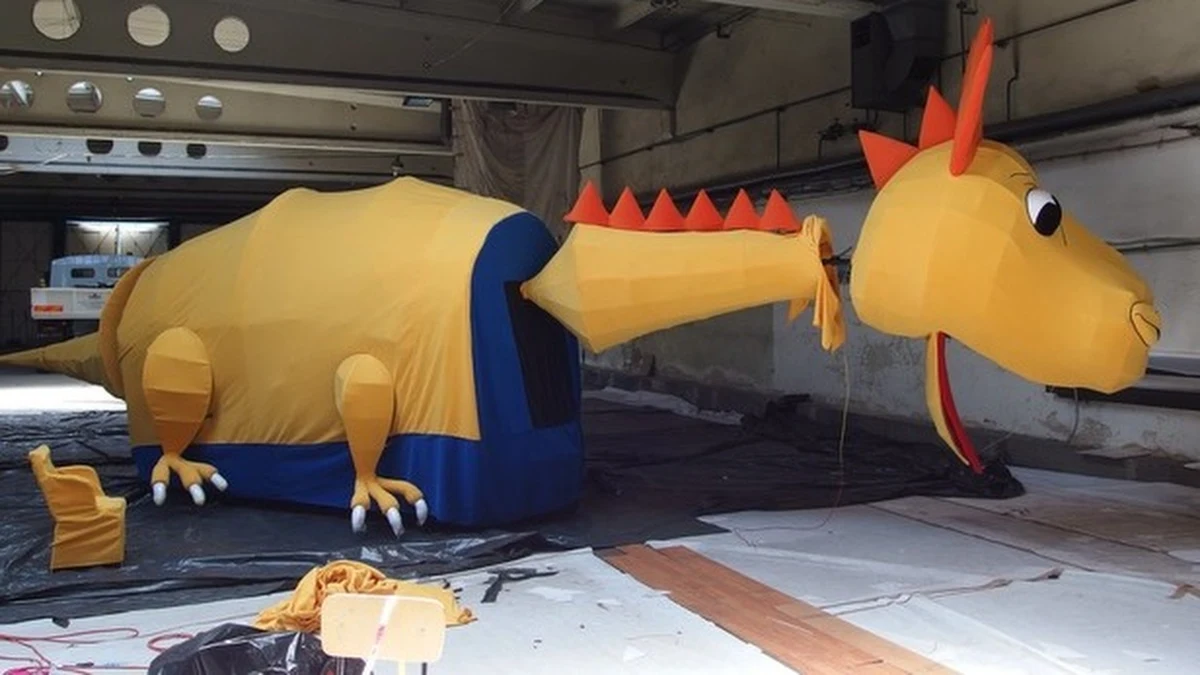 Smok z żółto-niebieskiej rodziny RMF FM dołączy do ekipy bajkowych stworzeń, które w najbliższą niedzielę opanują Kraków! W Wielkiej Paradzie Smoków przejdzie ulicami stolicy Małopolski ponad 40 kolorowych stworów - towarzyszyć im będą orkiestry, żonglerzy i tancerze. Nie może Was tam zabraknąć!