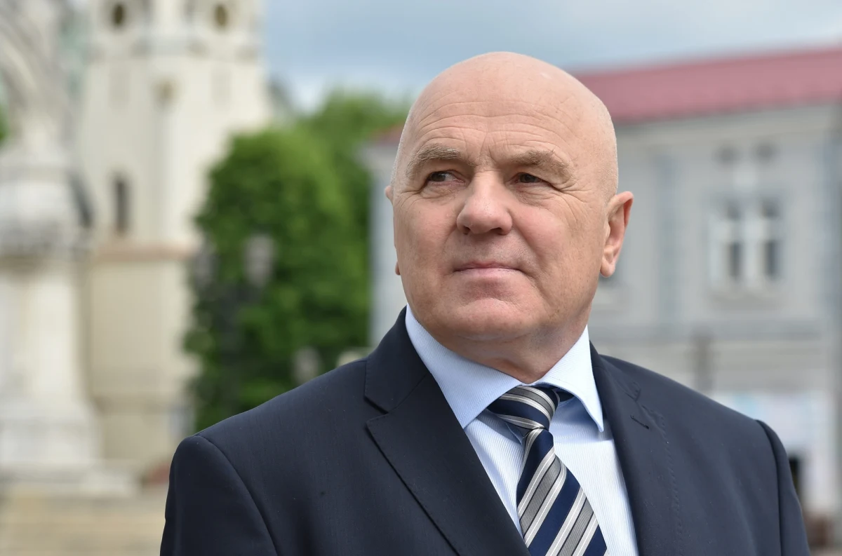 Poseł Prawa i Sprawiedliwości Edward Czesak zamieni Warszawę na Brukselę. Jak pisze w weekendowym wydaniu "Dziennik Polski", to właśnie ten polityk obejmie mandat europosła po wybranym na prezydenta Polski Andrzeju Dudzie.