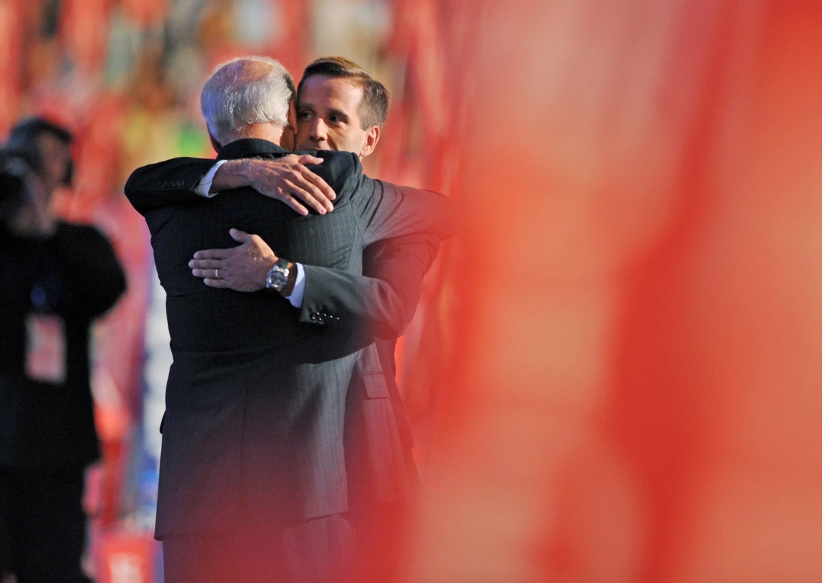 Beau Biden, najstarszy z dwóch synów wiceprezydenta USA Joe Bidena, zmarł na raka mózgu - poinformował jego ojciec. Beau Biden miał 46 lat