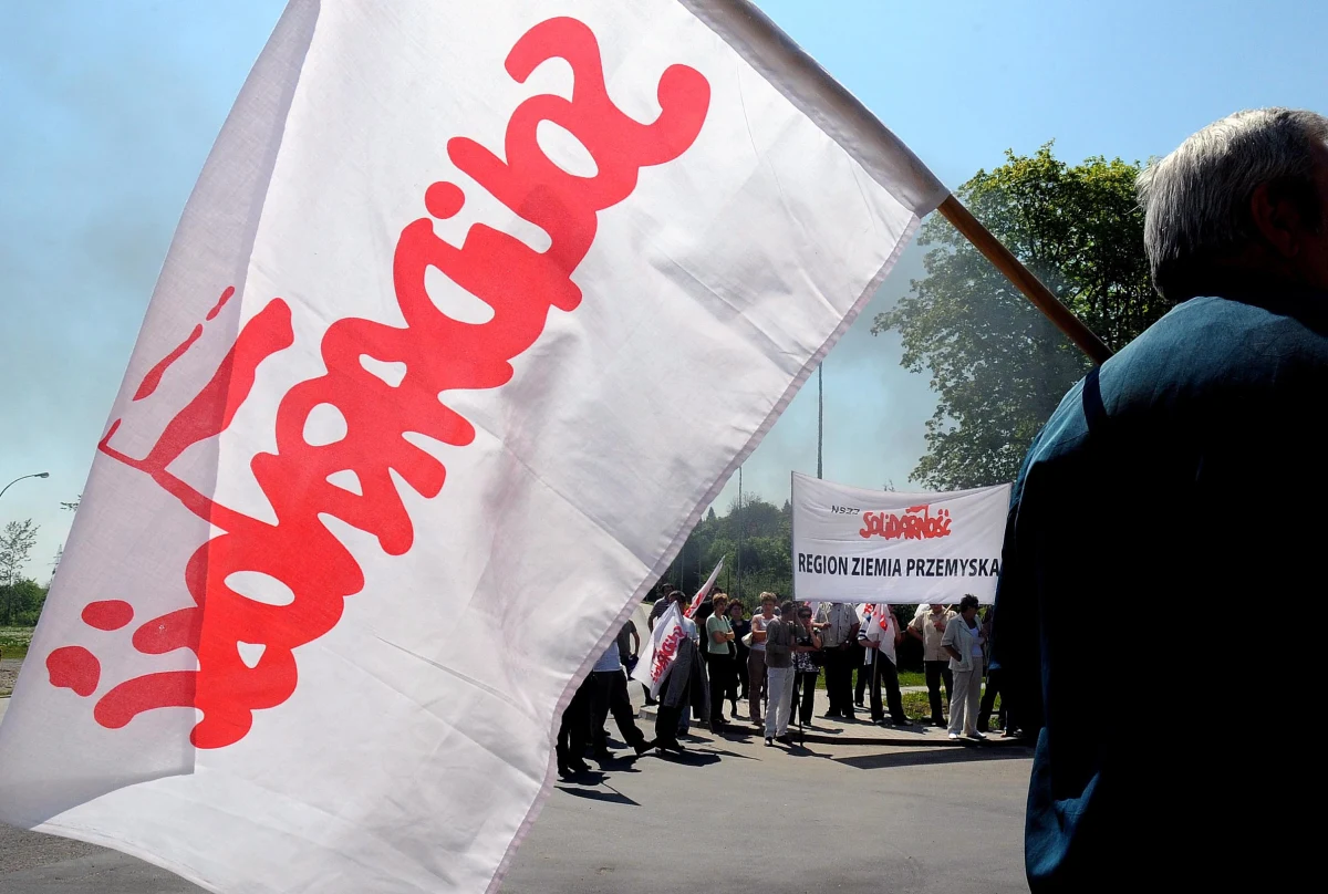 Parę dni temu krakowskie środowisko byłych działaczy „Solidarności” i opozycji antykomunistycznej pożegnało na cmentarzu w Krakowie- Batowicach śp. Jacka Skrobotowicza. Urodził się on w 1944 r. w Krakowie. Z wykształcenia był technikiem, ze względów zdrowotnych nie mógł studiować, ale mocno związał się ze środowiskiem studenckim. 