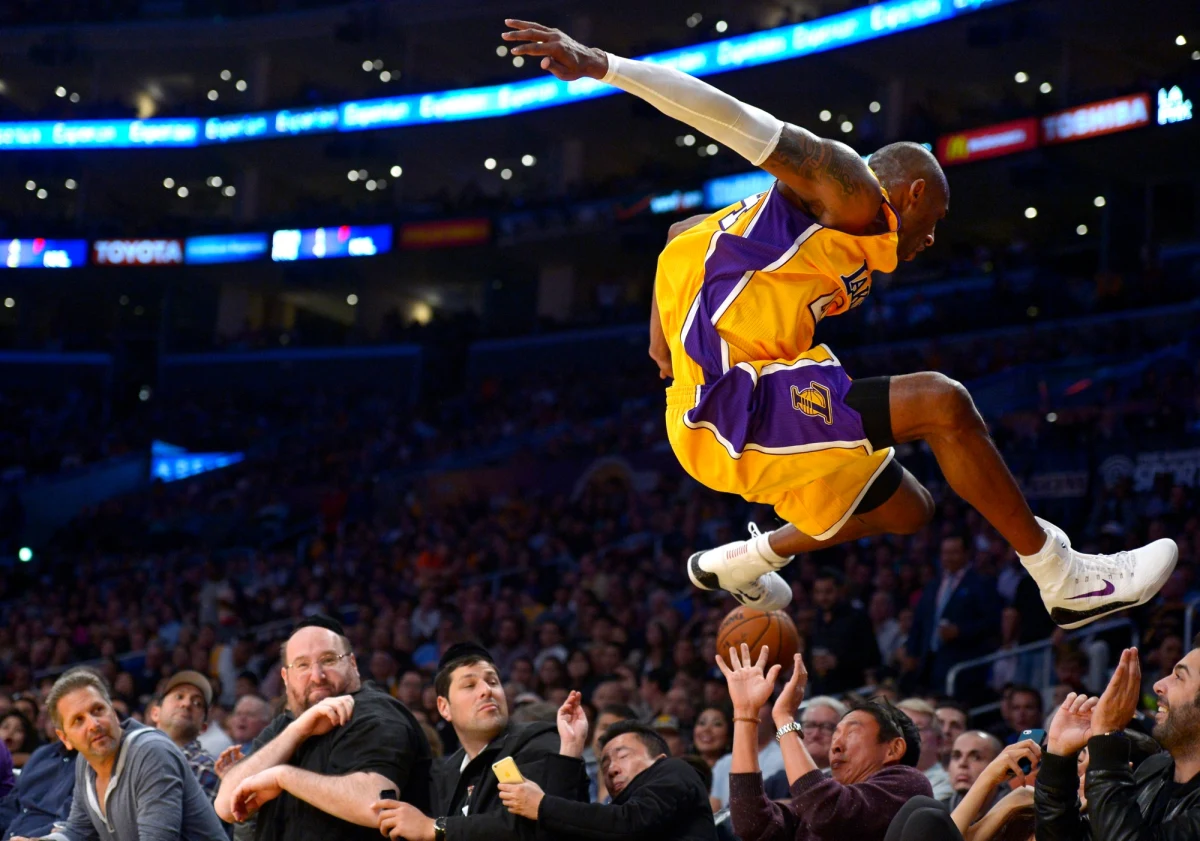 Gwiazdor koszykarskiej ligi NBA Kobe Bryant sprzedał swoją posiadłość w Newport Coast na wybrzeżu kalifornijskim za 6 116 500 mln dolarów. To najwyższa cena za rezydencję w tym miejscu - poprzednio najdroższy dom kupiono tam za 4,78 mln. 