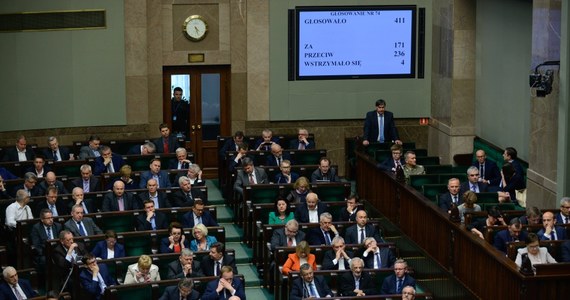 Majątek parlamentarzystów w ciągu roku powiększył się do kwoty 639,3 mln zł. W 2014 roku w oświadczeniach majątkowych ujawnili majątek o ponad 11 mln zł mniejszy. Średnio na jednego posła przypada blisko 1,4 mln zł - wylicza portal Money.pl, który prześwietlił i oszacował majątki posłów na podstawie ich oświadczeń, złożonych w Kancelarii Sejmu. 