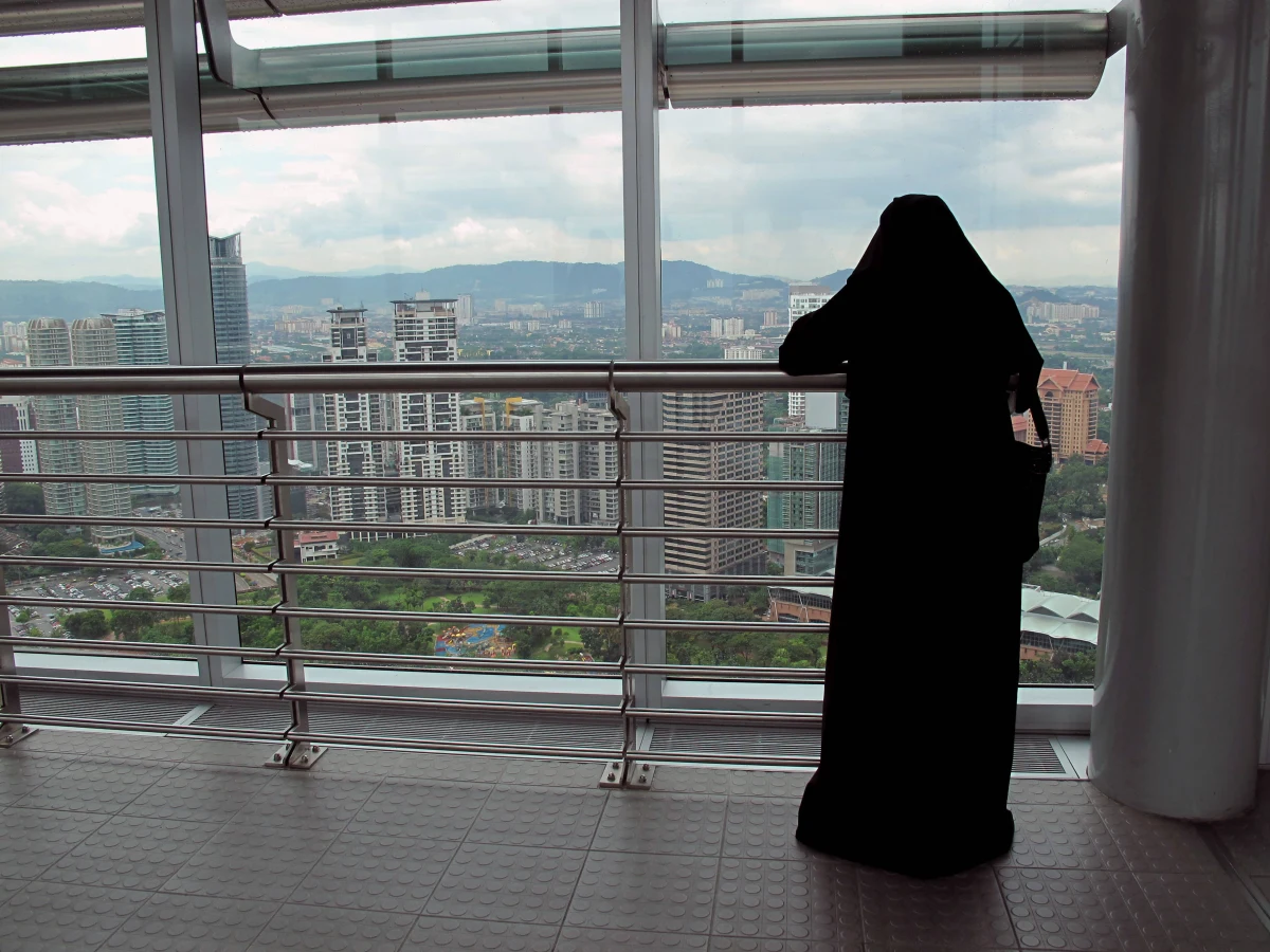 Amerykański Sąd Najwyższy orzekł na korzyść muzułmanki, która nie została przyjęta do pracy w sklepie odzieżowym. Pracodawcy przeszkadzało, że kobieta przyszła na rozmowę w czarnej muzułmańskiej chuście na głowie. 
