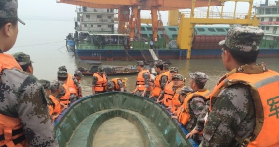 W Chinach na rzece Jangcy zatonął statek pasażerski z ponad 450 osobami na pokładzie - podały państwowa media informując jednocześnie o jednej ofierze śmiertelnej katastrofy. Do tej pory uratowano 10 osób.