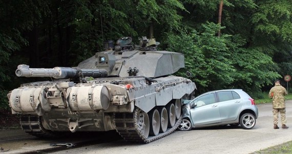 Nietypowy wypadek w niemieckim miasteczku Augustdorf. 18-latka ucząca się na prawo jazdy wjechała w czołg.